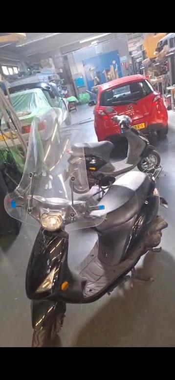 La souris city snor scooter beschikbaar voor biedingen