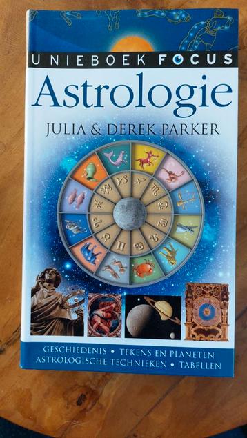 Astrologie boek Julia & Derek Parker beschikbaar voor biedingen