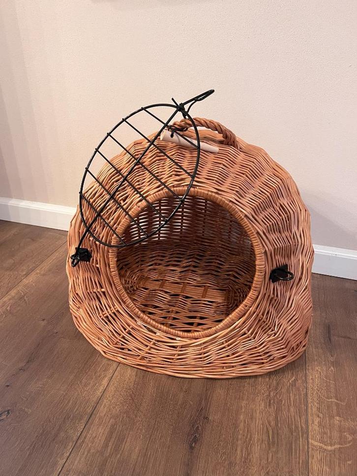 Rieten Kattenmandje (Als Nieuw), Dieren en Toebehoren, Kattenmanden, Zo goed als nieuw, Riet, Ophalen of Verzenden