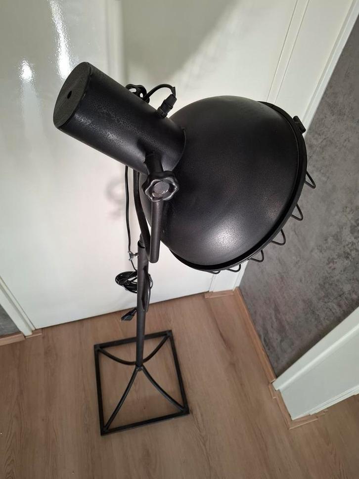 Industriële Vloerlamp - Zwart Metaal 130 cm t/m 195 cm, Huis en Inrichting, Lampen | Vloerlampen, Zo goed als nieuw, 100 tot 150 cm