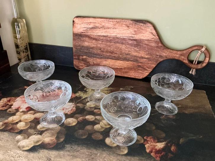 IJSCOUPES / DESSERT SCHAALTJES , 2 SOORTEN, VOOR SINT /KERST, Huis en Inrichting, Keuken | Servies, Zo goed als nieuw, Schaal of Schalen