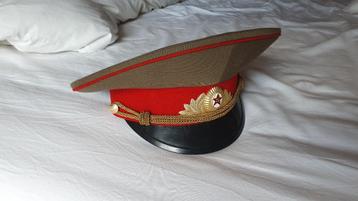 Originele Russische paradepet beschikbaar voor biedingen