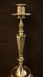 Rijkelijk versierde kandelaar - Zilver of verzilverd?, Antiek en Kunst, Antiek | Kandelaars, Ophalen of Verzenden, Zilver