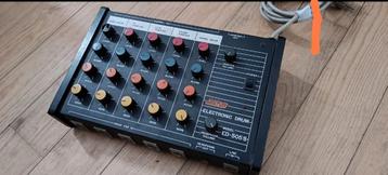 Synthesizer Drum Machine  beschikbaar voor biedingen