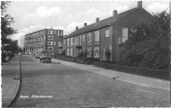 Assen, Albardastraat, Verzamelen, Ansichtkaarten | Nederland, Ongelopen, Drenthe, 1940 tot 1960, Verzenden