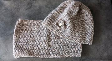 Gehaakte muts & colsjaal van sokkenwol beschikbaar voor biedingen