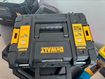 De Walt gereedschap kisten DCW210NT/DCG405NT beschikbaar voor biedingen