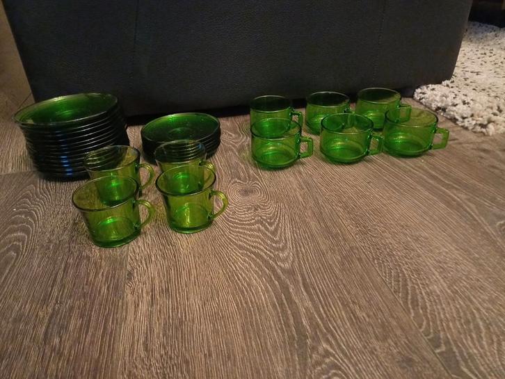 Groene Luminarc Kopjes en Schotels Set, Huis en Inrichting, Keuken | Servies, Gebruikt, Kop(pen) en/of Schotel(s), Effen, Glas