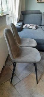 2 Suède legergroene stoelen, Huis en Inrichting, Stoelen, Ophalen, Gebruikt, Overige kleuren, Twee
