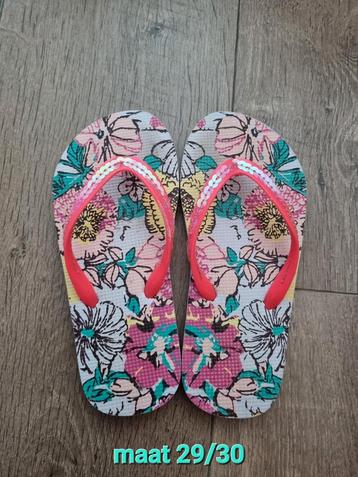 Teenslippers maat 29/30 beschikbaar voor biedingen
