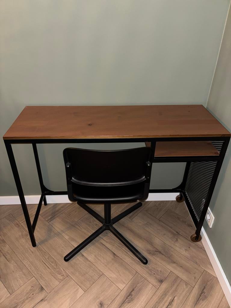 IKEA Bureau en stoel - perfecte staat, Huis en Inrichting, Bureaus, Ophalen, Zo goed als nieuw
