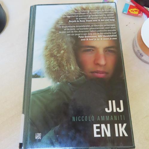 roman  Jij en ik Niccolo Ammaniti  tragikomische dorpsgedoe, Boeken, Romans, Zo goed als nieuw, Verzenden