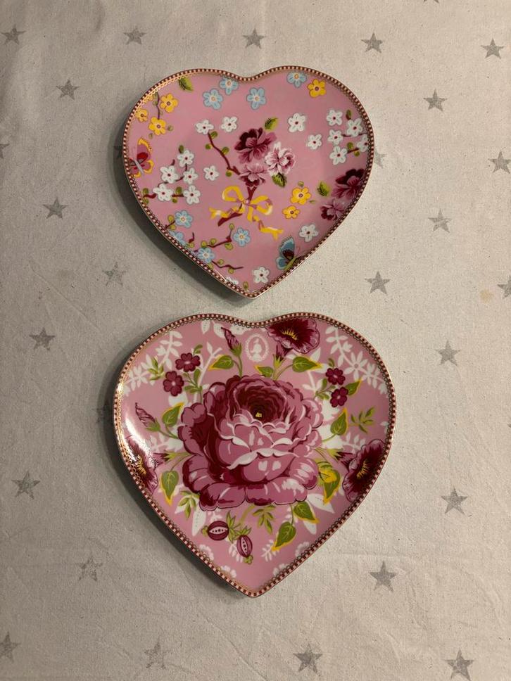 Pip Studio Hartvormige borden set 2 stuks als nieuw!, Huis en Inrichting, Keuken | Servies, Zo goed als nieuw, Bord(en), Overige stijlen