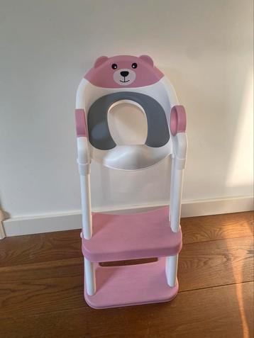 WC verkleiner en trapje in een beschikbaar voor biedingen