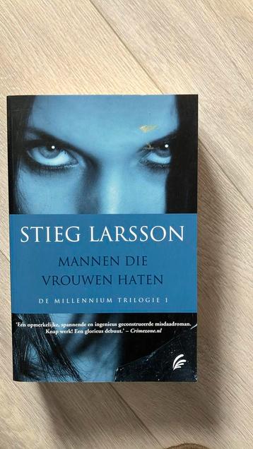 Stieg Larsson - Mannen die vrouwen haten beschikbaar voor biedingen