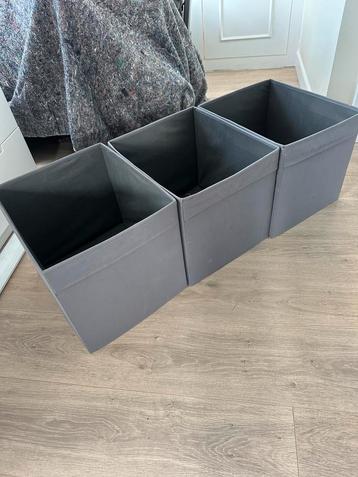 3x grijze IKEA kallax opbergdozen en hangmat beschikbaar voor biedingen