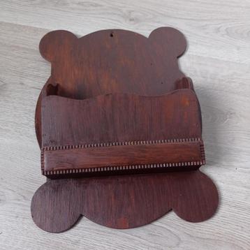 Vintage brieven houder of Oude brievenbus
34 x 26 cm beschikbaar voor biedingen