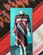 Vintage originele jaren 70 jurk zwart/rood maat 40, Kleding | Dames, Jurken, Maat 38/40 (M), Verzenden, Vintage, Knielengte