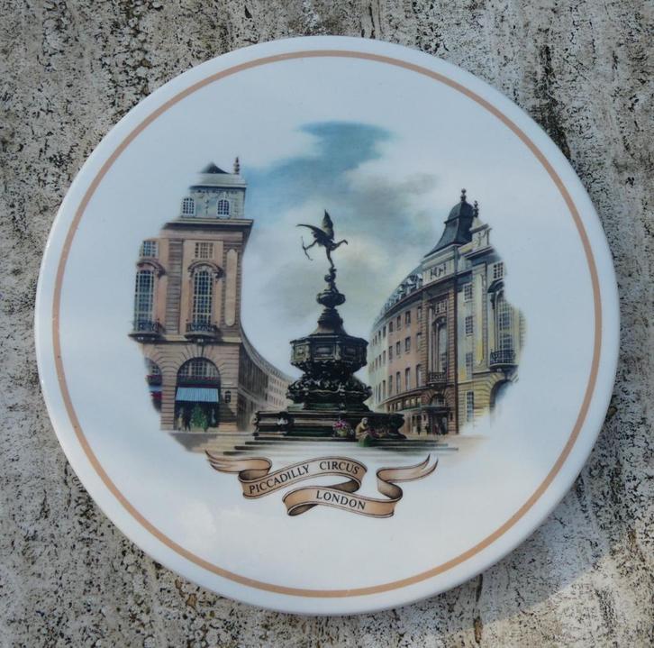 Wedgwood Queens Ware Collection Piccadilly Circus Alan Price, Huis en Inrichting, Keuken | Servies, Nieuw, Bord(en), Wedgwood