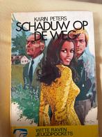 Schaduw op de Weg - Karin Peters, Boeken, Ophalen of Verzenden, Gelezen, Tv-bewerking