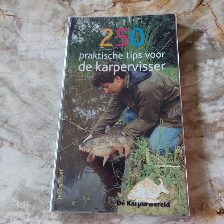 250 Praktische Tips voor de Karpervisser - Dé Karperwereld, Watersport en Boten, Hengelsport | Karpervissen, Zo goed als nieuw