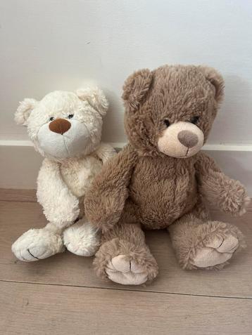 Twee mooie beren knuffels bruin en wit 