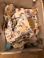 Grote doos postzegels - 5 kilo!, Postzegels en Munten, Postzegels | Volle albums en Verzamelingen, Ophalen of Verzenden, Nederland en Buitenland