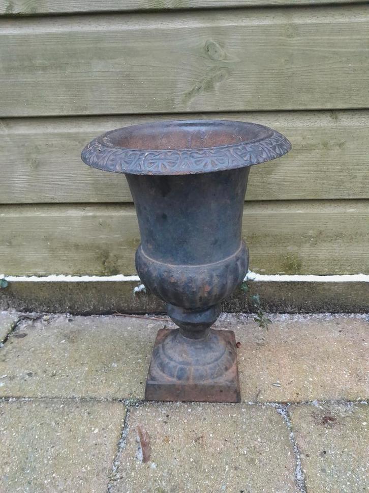Antieke gietijzeren tuinvaas, Tuin en Terras, Tuinvazen, Gebruikt, Ophalen of Verzenden