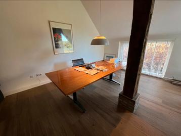 Eettafel - werktafel - bureau beschikbaar voor biedingen