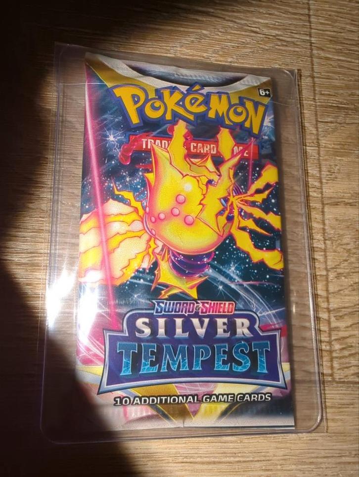 Silver Tempest booster pack SEALED, Hobby en Vrije tijd, Verzamelkaartspellen | Pokémon, Zo goed als nieuw, Booster, Ophalen of Verzenden