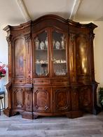 Antieke Italiaanse wortelnoten vitrinekast, zeer goede staat, Antiek en Kunst, Ophalen