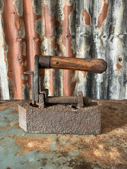 Strijkbout strijkijzer industrieel antiek, Antiek en Kunst, Curiosa en Brocante, Ophalen of Verzenden