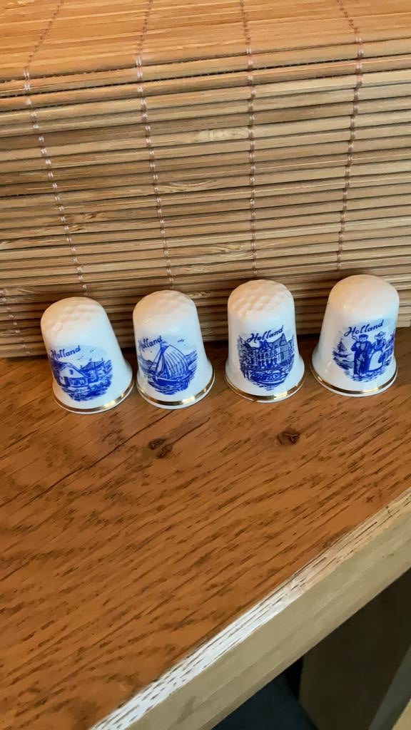 Holland 4 vingerhoedjes vingerhoeden vingerhoed, Verzenden, Nieuw, Porselein, Nederland