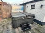 Luxe Jacuzzi te koop!, Tuin en Terras, Bubbelbaden en Hottubs, Ophalen, Zo goed als nieuw, Afdekzeil, Vast