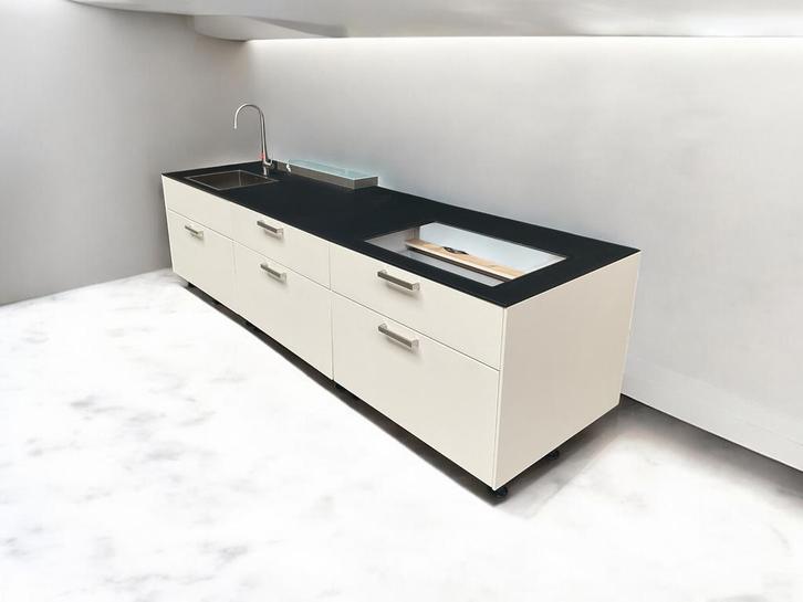 Next125 showroom keuken met mat zwarte glazen blad, Huis en Inrichting, Keuken | Complete keukens, Nieuw, Overige typen, Ophalen