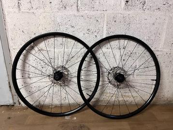Set 2 Bontrager Paradigm SL TLR Disc Race Wheelset wielset beschikbaar voor biedingen