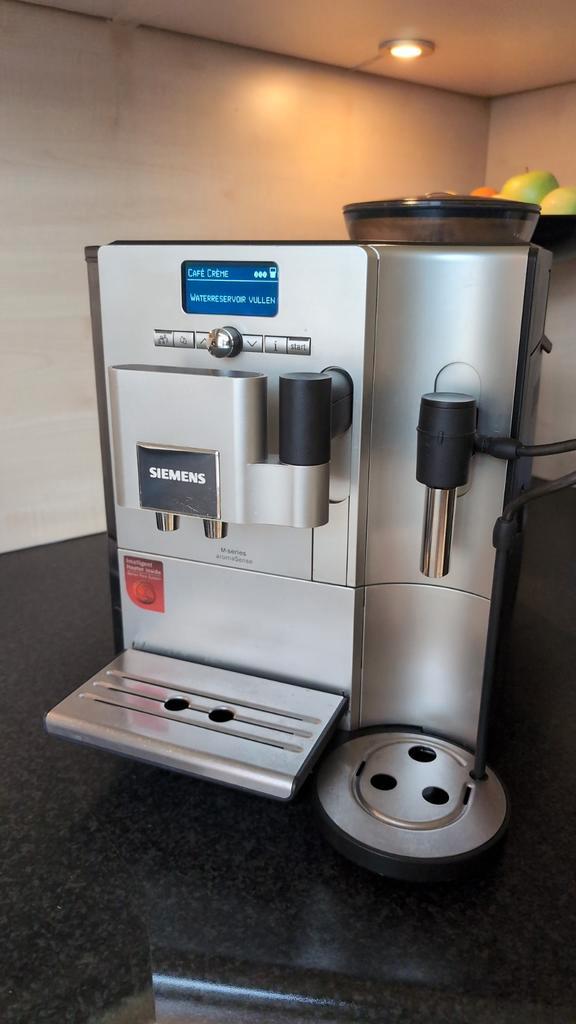 Siemens EQ.7 Plus M series, Witgoed en Apparatuur, Koffiezetapparaten, Gebruikt, Koffiebonen, Koffiemachine, Afneembaar waterreservoir