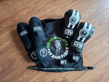(Kicks) box handschoenen en toebehoren 10-OZ beschikbaar voor biedingen