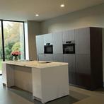 Prachtige showroom keuken met kookeiland, Huis en Inrichting, Keuken | Complete keukens, Ophalen, Overige kleuren, Overige typen