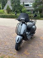 Vespa Sprint 2017, Fietsen en Brommers, Scooters | Vespa, Ophalen, Maximaal 45 km/u, Zo goed als nieuw, Benzine