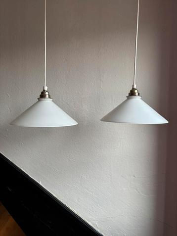 Set 2 vintage melkglas driehoek glazen opaline hanglamp wit beschikbaar voor biedingen