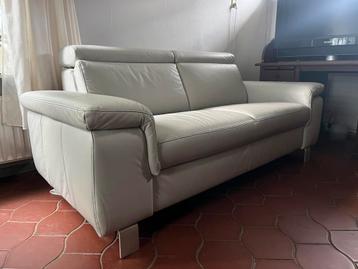 Bankstel crème beschikbaar voor biedingen