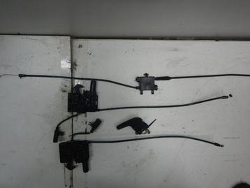 VW Touareg 760 Motorkapslot Set Links rechts 4H0823509B beschikbaar voor biedingen