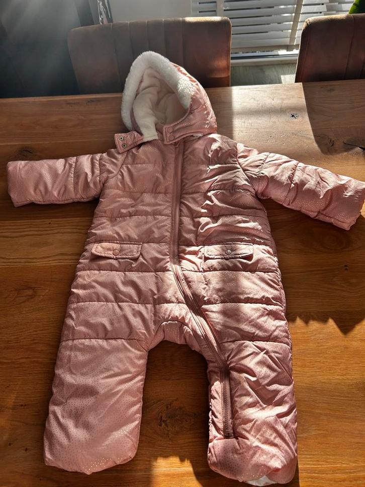 Roze Skipak 18 maanden - Zo goed als nieuw!, Kinderen en Baby's, Babykleding | Overige, Zo goed als nieuw, Meisje, Ophalen of Verzenden