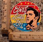 Vintage sticker Elvis lives on the King Elvis Presley, Ophalen of Verzenden, Zo goed als nieuw