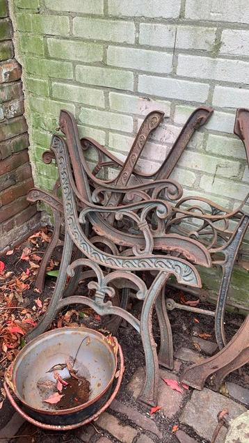 Gietijzeren banksteunen tuinbank gietijzer brocante beschikbaar voor biedingen