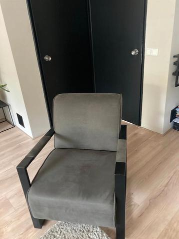 Hippe fauteuil. beschikbaar voor biedingen