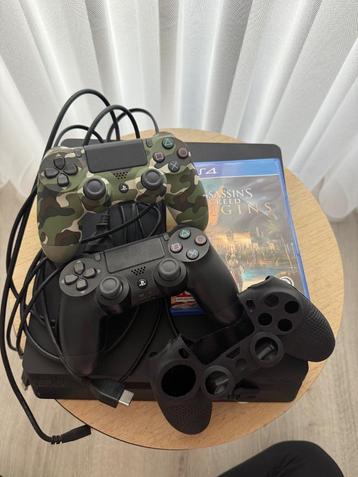 PlayStation 4 + 2 controllers + hoesje + Assassin’s Creed beschikbaar voor biedingen