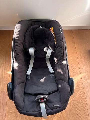 Maxi-Cosi Pebble met baby inzet beschikbaar voor biedingen