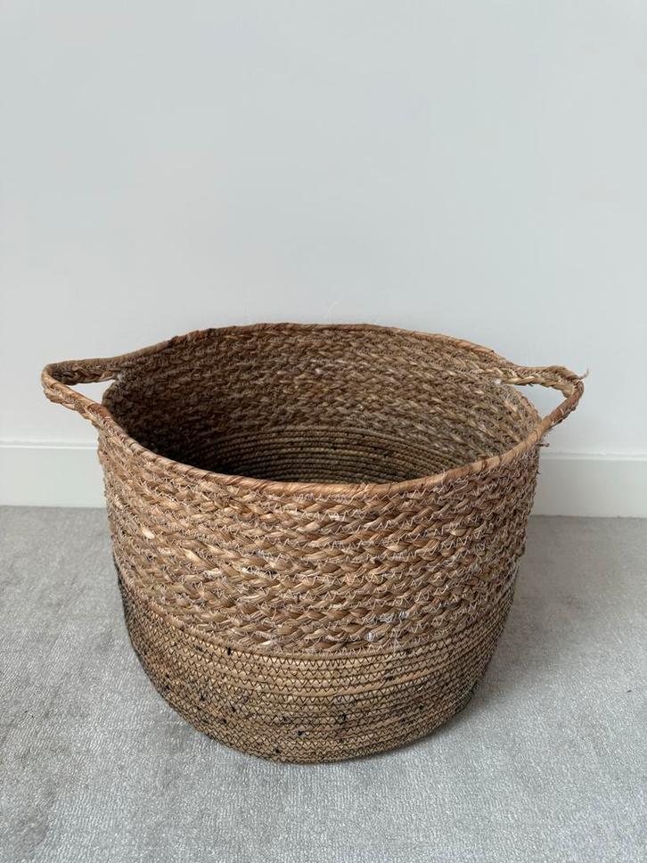 Rieten Mand met Handvatten landelijk (NIEUW), Huis en Inrichting, Woonaccessoires | Schalen en Manden, Nieuw, Mand, Rond, Riet